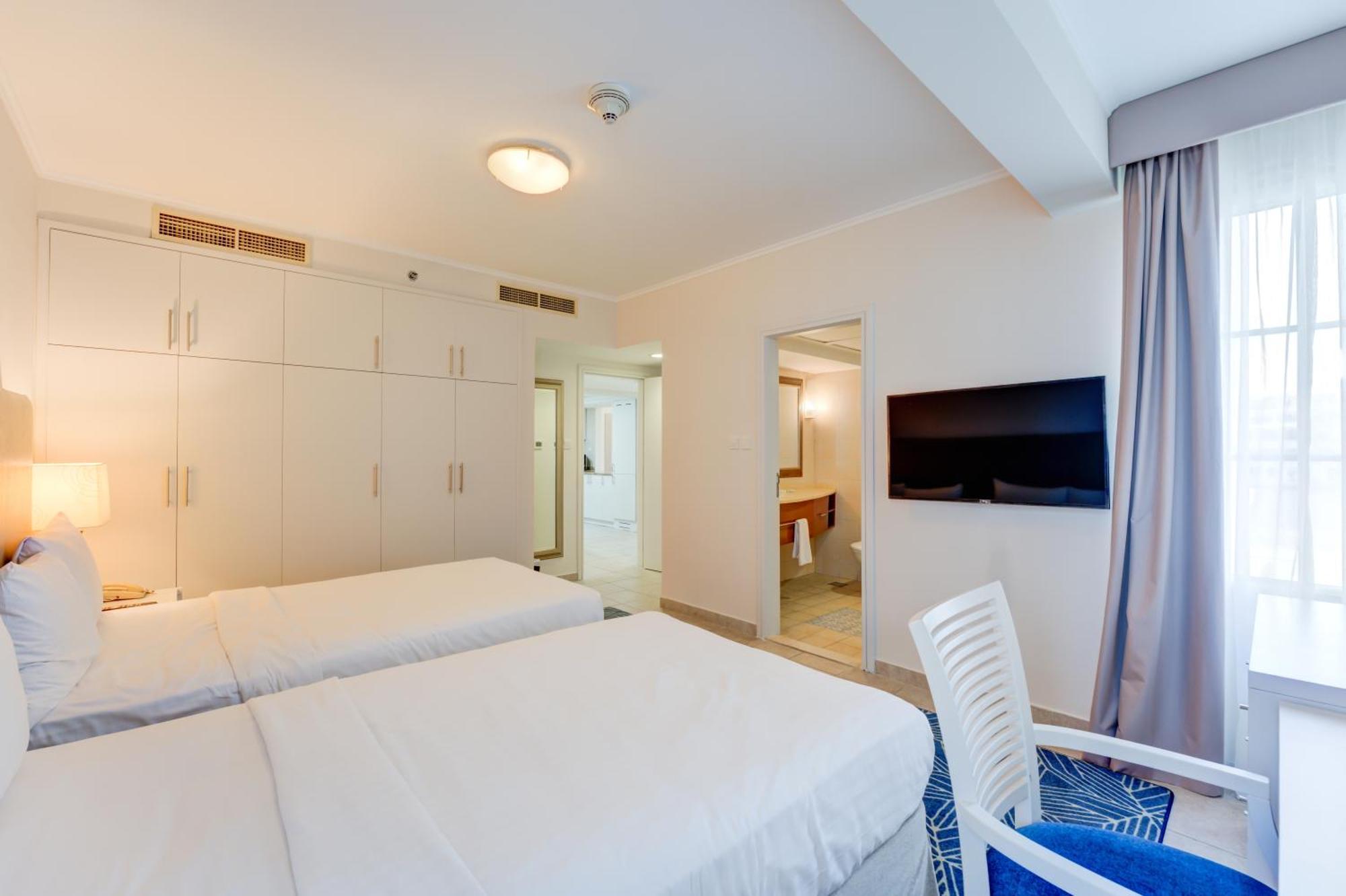 Millennium Lakeview Residence Formerly Copthorne Lakeview Executive Apartments Dubai Exterior photo